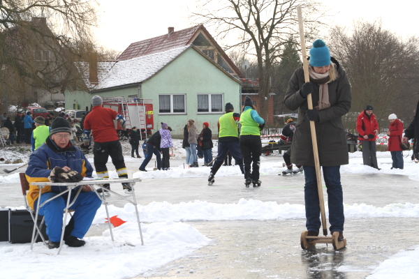 Eiskratzen oder Eislaufen: 14 frostige Tweets über Autos im Winter -  Twitterperlen